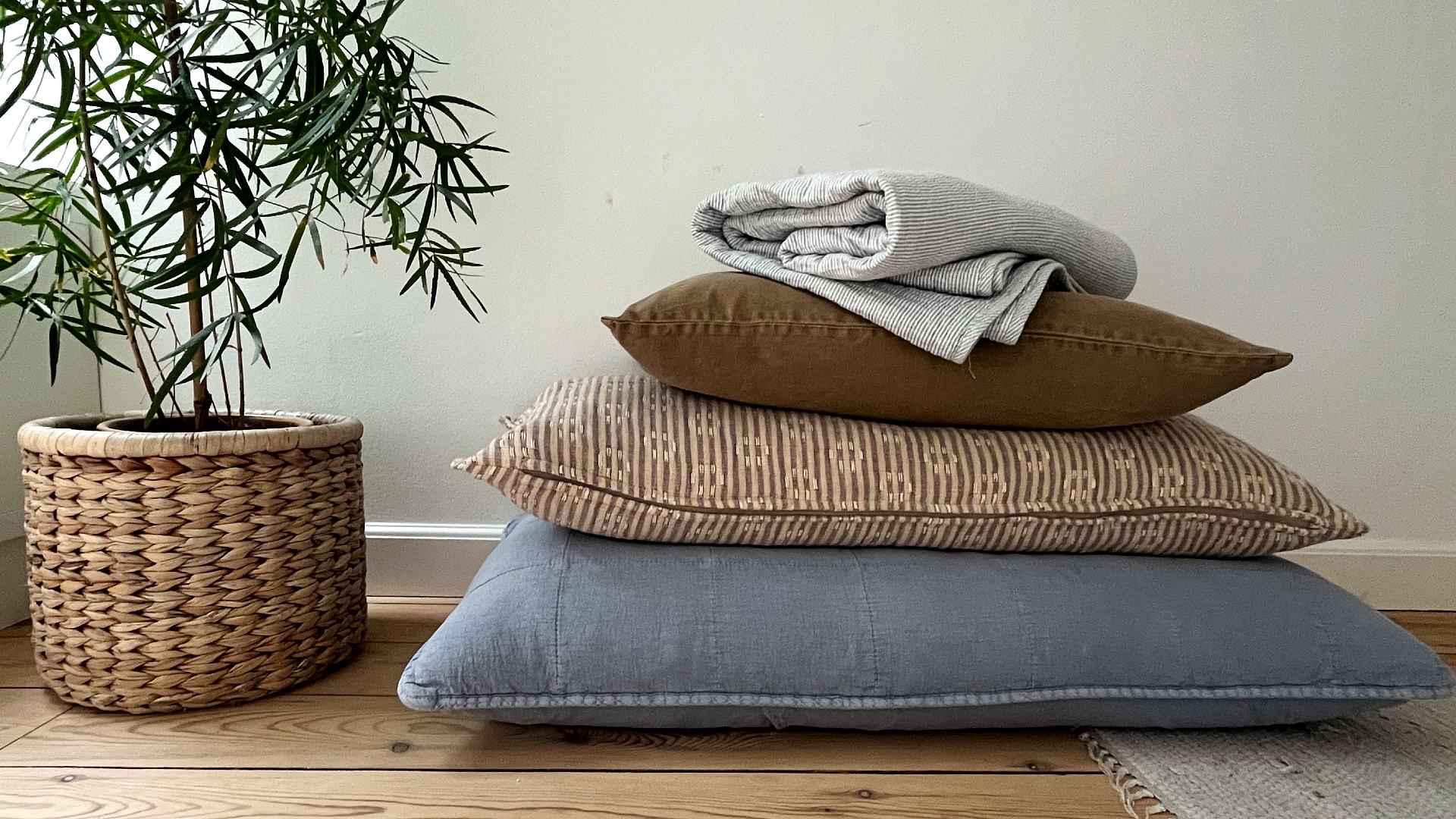 Puder på gulvet med quilt med mælkedrengestrib