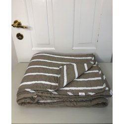 Quiltet Vattppe fra Ib Laursen  Sandfarvet med Hvide Striber