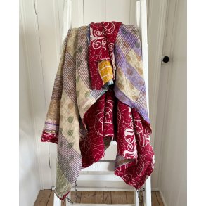 sari plaid med r�de farver