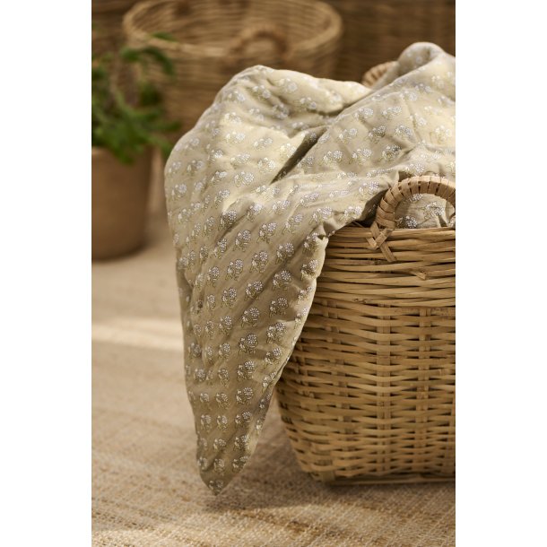 Aida Quilt  Stvgrn med hvide blomster