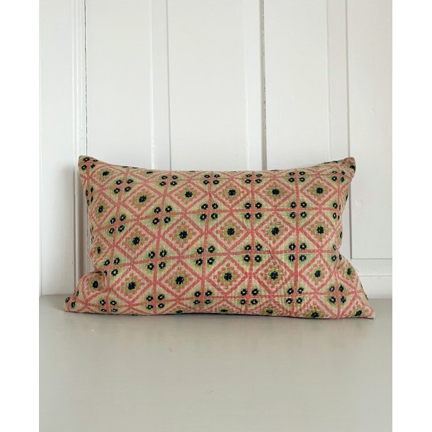 Vintage Pude med Kanthabroderi