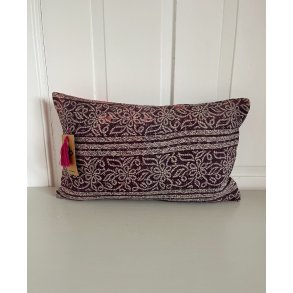 Vintage Pude med Kanthabroderi