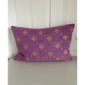 Vintage Pude med Kanthabroderi