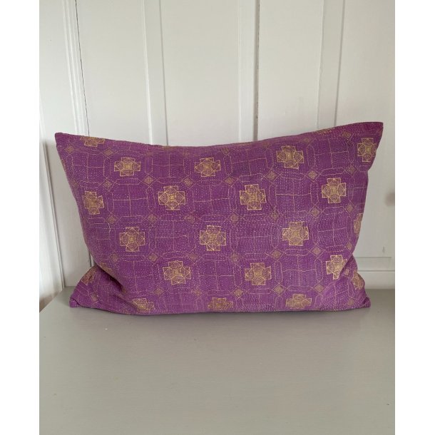 Vintage Pude med Kanthabroderi