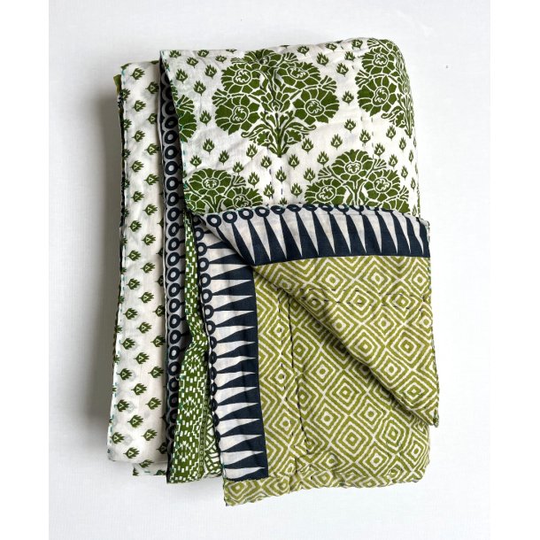 H�ndquiltet Sari Vatt�ppe � Unikavare i Vintagebomuld