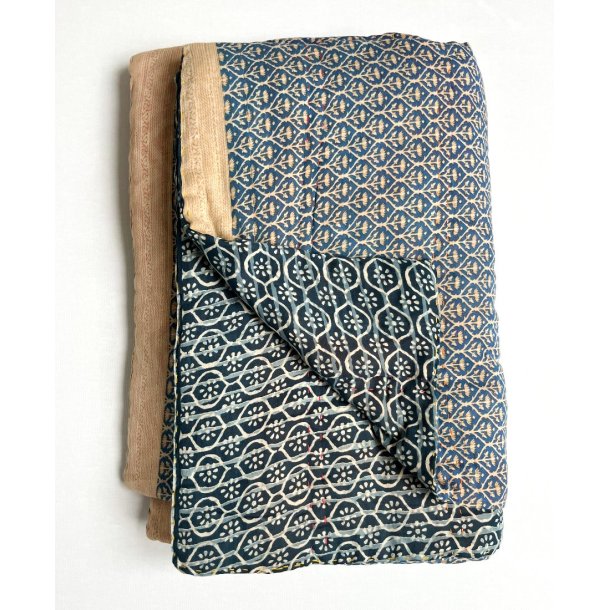 H�ndquiltet Sari Vatt�ppe � Unikavare i Vintagebomuld