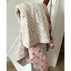 H�ndquiltet Sari Vatt�ppe � Unikavare i Vintagebomuld