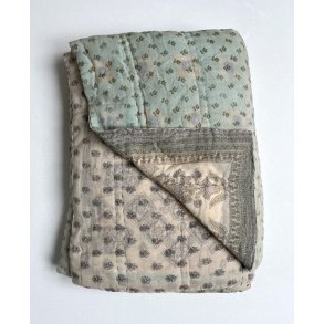 H�ndquiltet Sari Vatt�ppe � Unikavare i Vintagebomuld