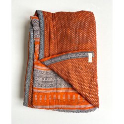 H�ndquiltet Sari Vatt�ppe � Unikavare i Vintagebomuld