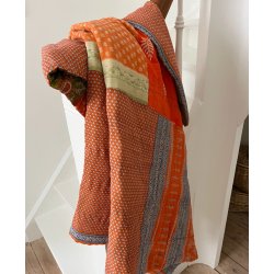 H�ndquiltet Sari Vatt�ppe � Unikavare i Vintagebomuld