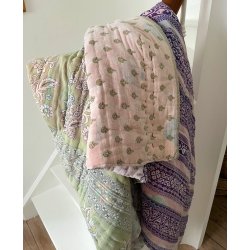 H�ndquiltet Sari Vatt�ppe � Unikavare i Vintagebomuld