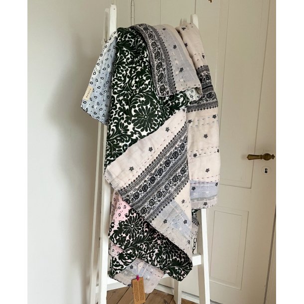 Hndquiltet Kantha Vattppe  Unikavare i Vintagebomuld