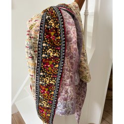 H�ndquiltet Sari Vatt�ppe � Unikavare i Vintagebomuld
