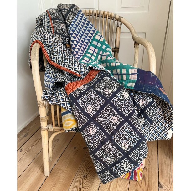 Hndquiltet Kantha Vattppe  Unikavare i Vintagebomuld